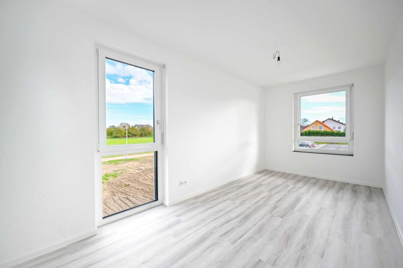 Zimmer mit Blick auf die Felder am Ortsrand